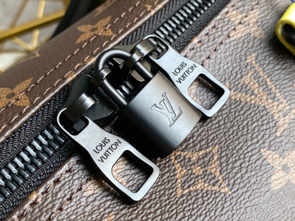 l0*is V*t0n keepall bandouliÈre 50