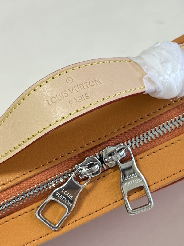 l0*is V*t0n handle soft trunk