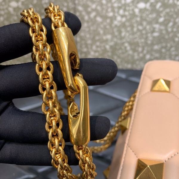 VALENTINO ONLINE EXCLUSIVE SMALL ROMAN STUD THE SHOULDER BAG WITH CHAIN
