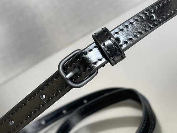 Ba*len*cia*ga hourglass