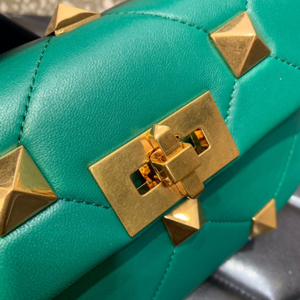 VALENTINO ONLINE EXCLUSIVE SMALL ROMAN STUD THE SHOULDER BAG WITH CHAIN