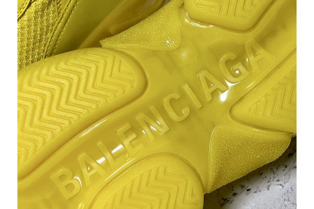 Ba*len*cia*ga triple s