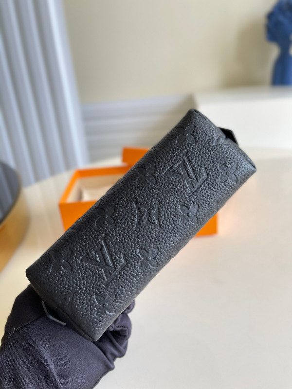 l0*is V*t0n cosmetic pouch pm-19*12*6cm