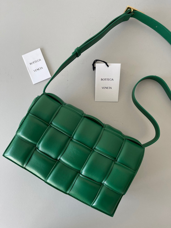 bo*te*ga Ve*ne*ta cassette