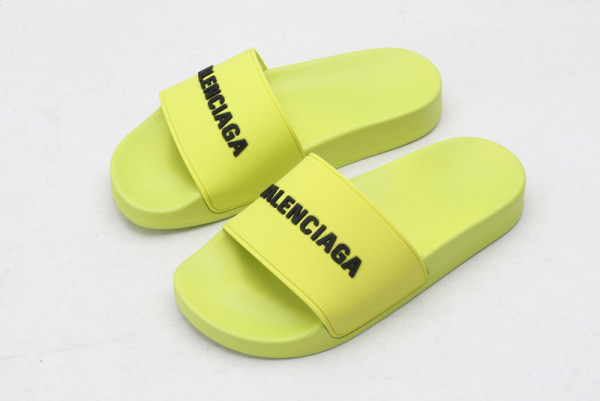 Ba*len*cia*ga pool slide sandal