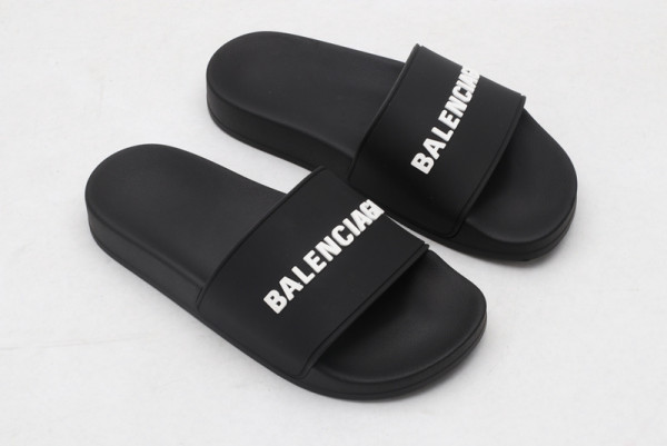 Ba*len*cia*ga pool slide sandal