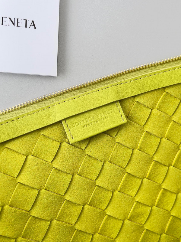 bo*te*ga Ve*ne*ta turn