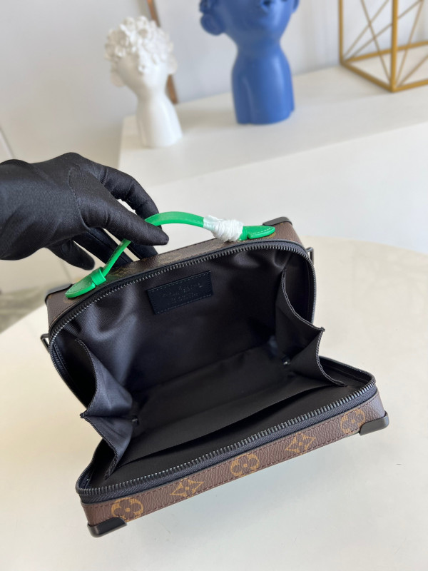 l0*is V*t0n handle soft trunk