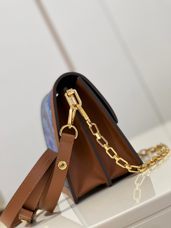 l0*is V*t0n dauphine mm