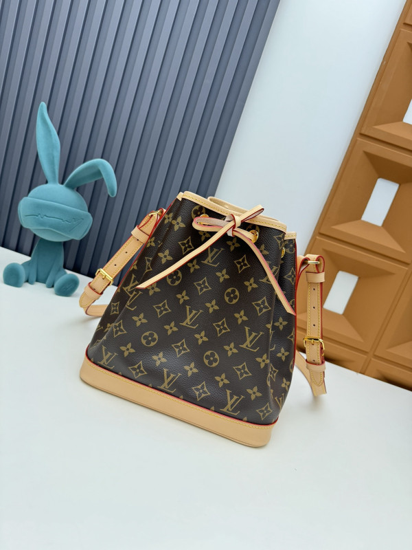 l0*is V*t0n noÉ (different size)