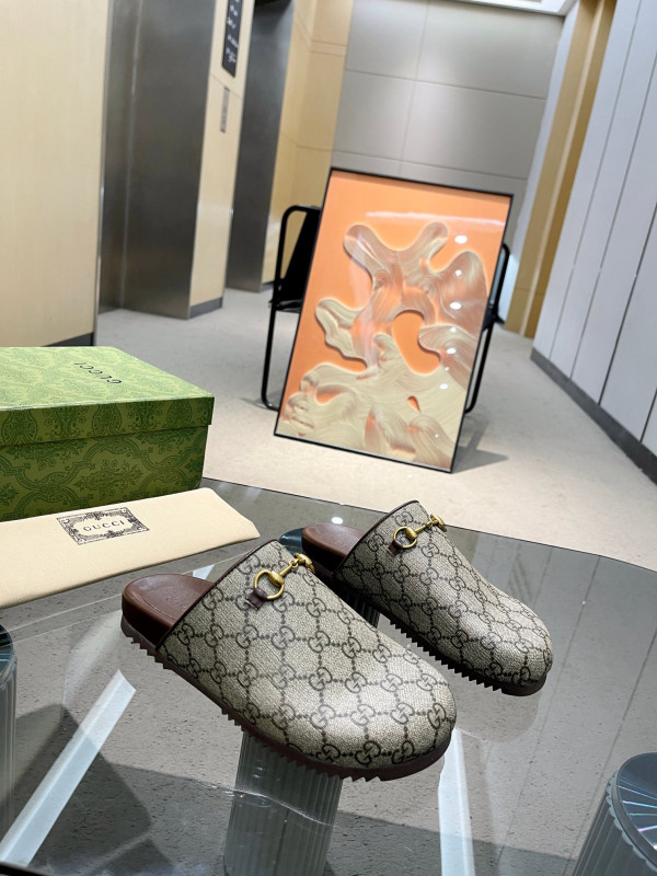 G*u*i horsebit slipper