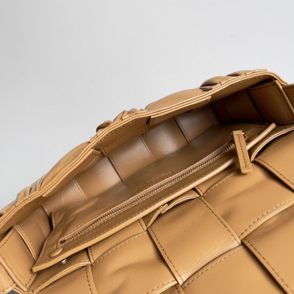 bo*te*ga Ve*ne*ta cassette