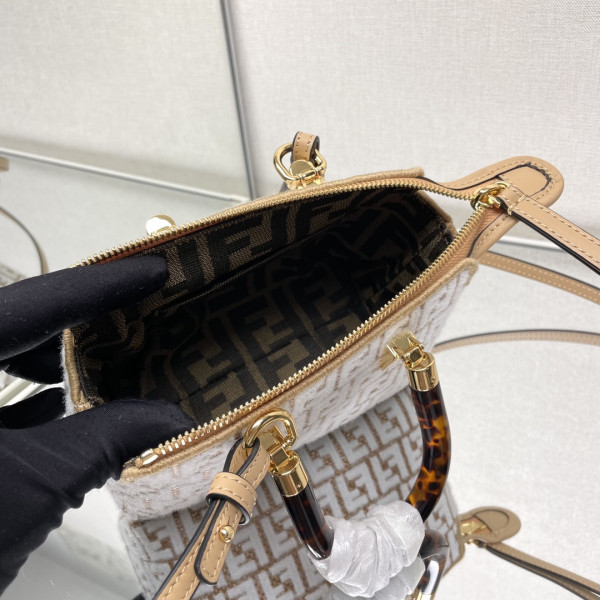 F**di by the way medium-17x18x8cm