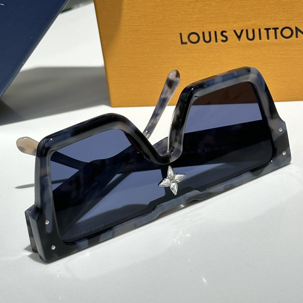 louvis V*t0n sunglasses