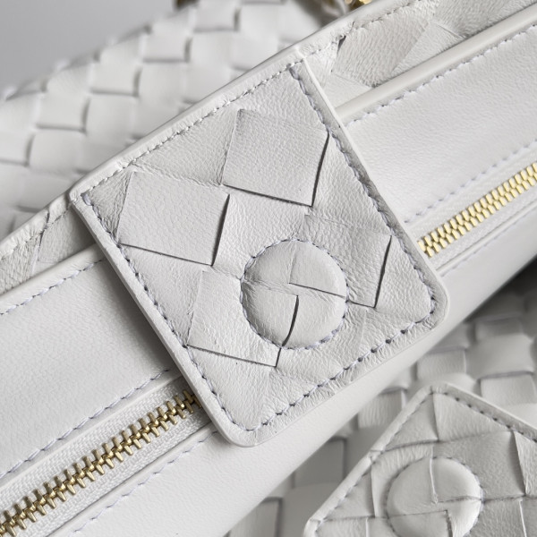 bo*te*ga Ve*ne*ta medium andiamo