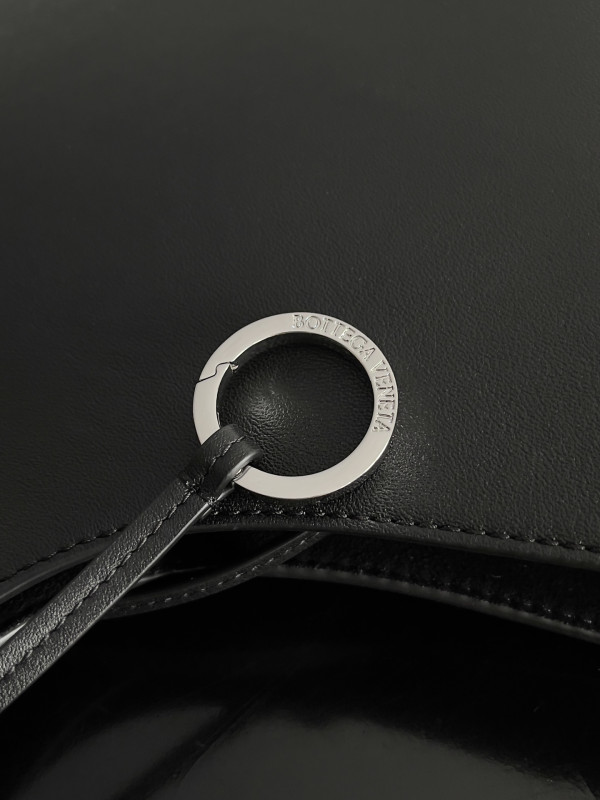 bo*te*ga Ve*ne*ta medium creek tote