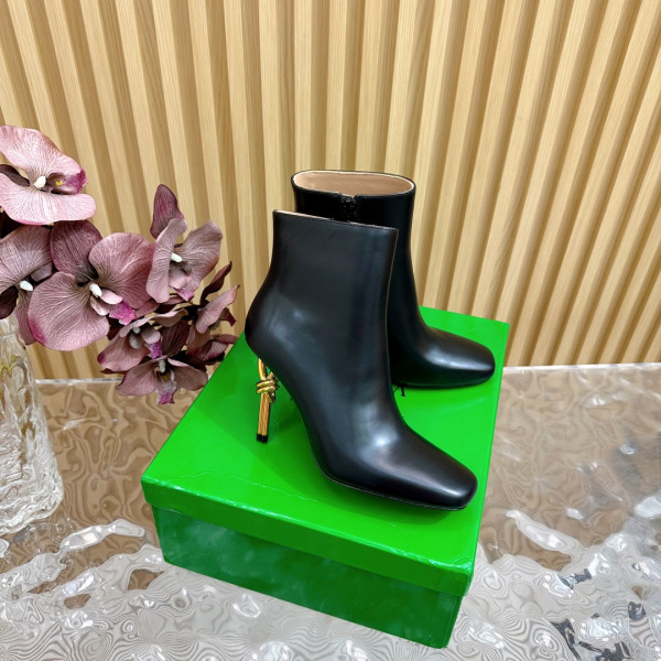 bo*te*ga Ve*ne*ta  knot ankle boot