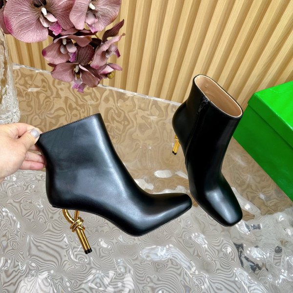 bo*te*ga Ve*ne*ta  knot ankle boot