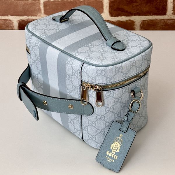 G*u*i porter medium travel bag