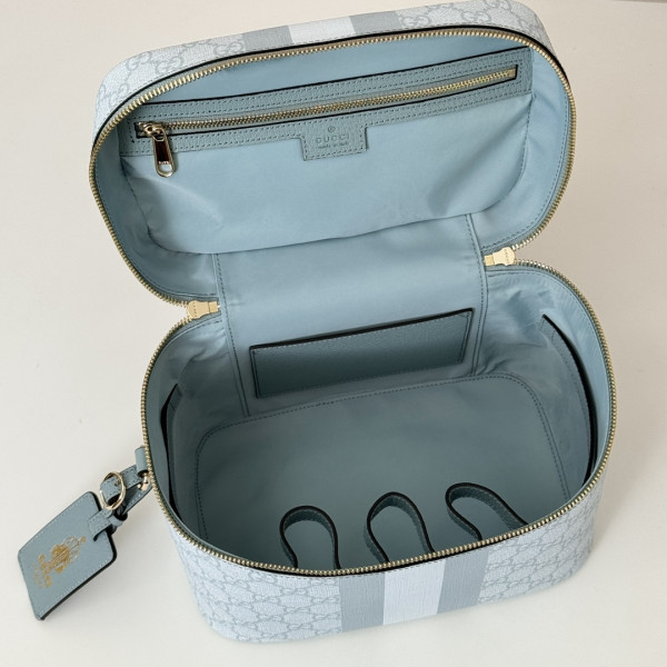 G*u*i porter medium travel bag