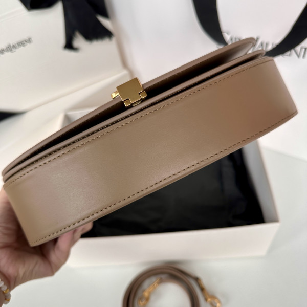 y*l voltaire in box Sa**t Lau*nt